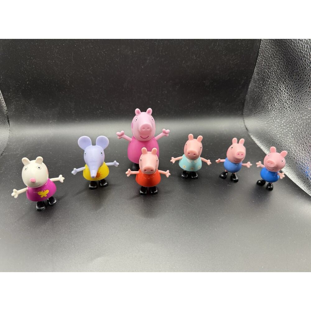 Peppa Pig Figure Lot of 7– Hasbro – Peppa, George (2), Suzy, Emily, Candy